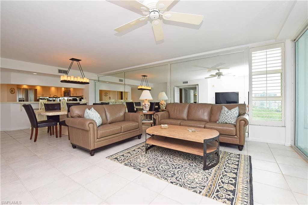 21 Bluebill AVE # 902, NAPLES FL 34108-20