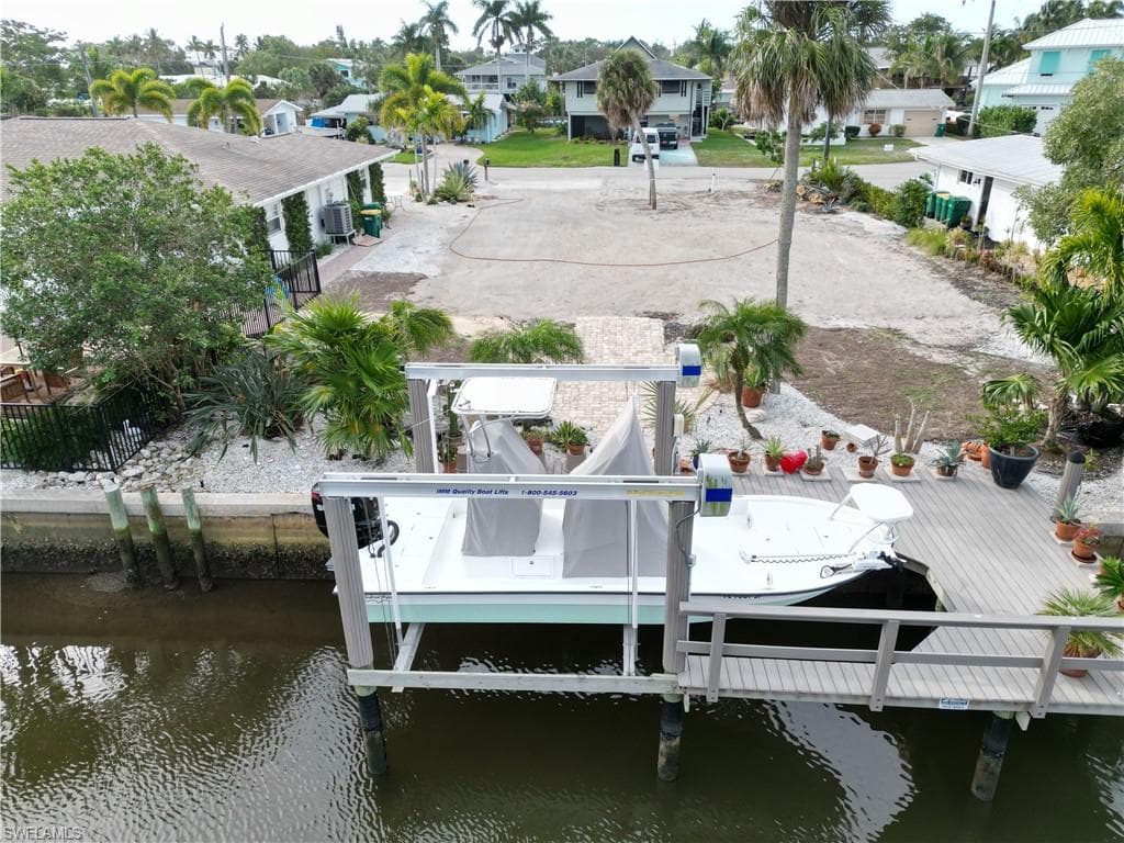 2723 Shoreview DR, NAPLES FL 34112-4