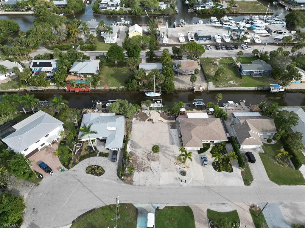 2723 Shoreview DR, NAPLES FL 34112-3