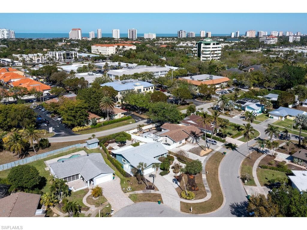 1036 Lake Shore CT, NAPLES FL 34103-1