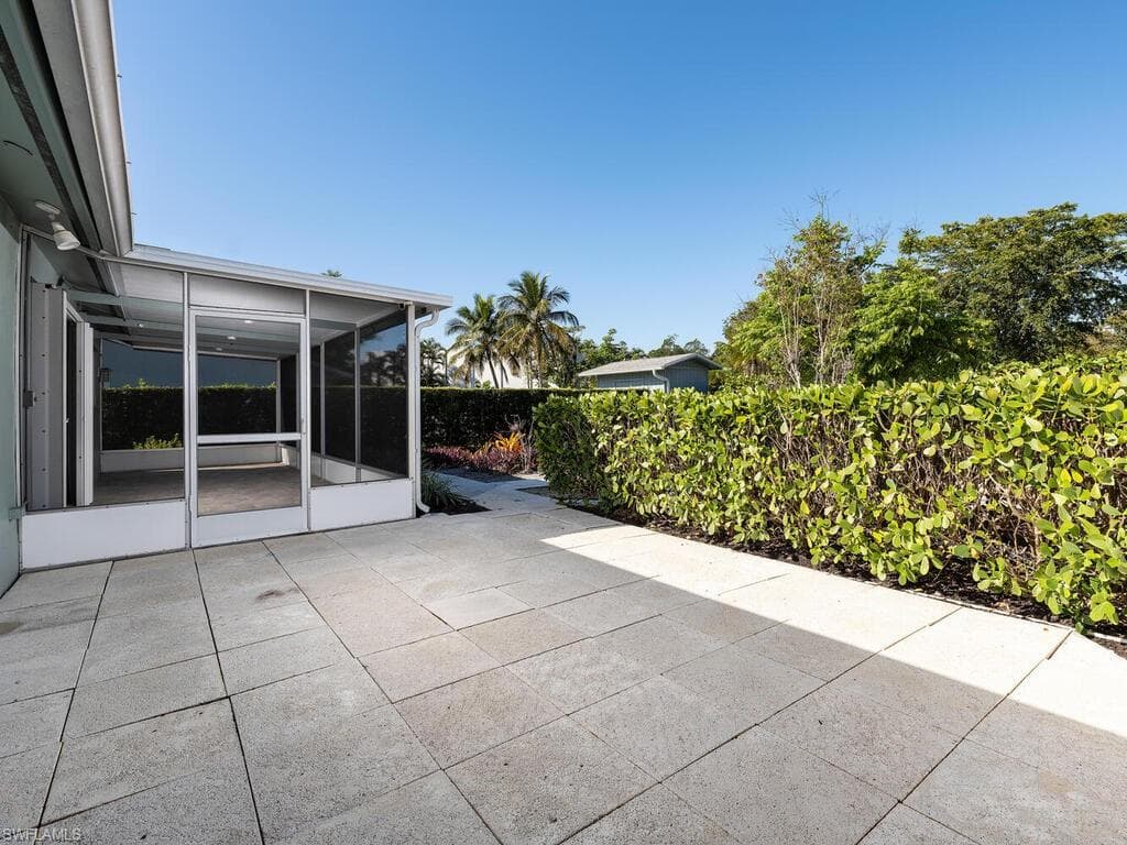 1036 Lake Shore CT, NAPLES FL 34103-13