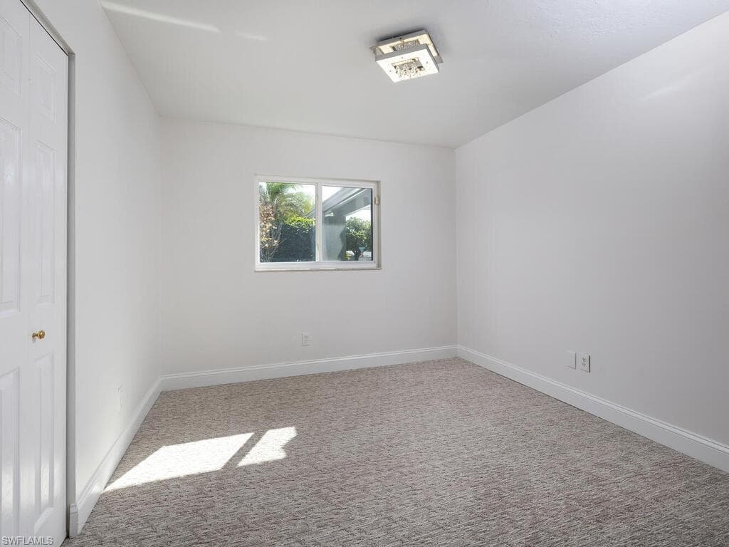 1036 Lake Shore CT, NAPLES FL 34103-10