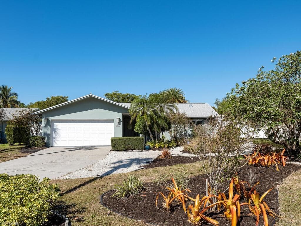 1036 Lake Shore CT, NAPLES FL 34103-3