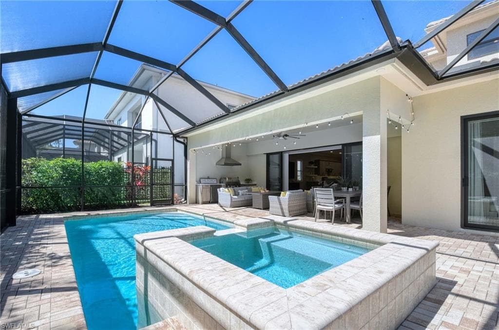 2867 Coco Lakes DR, NAPLES FL 34105-32