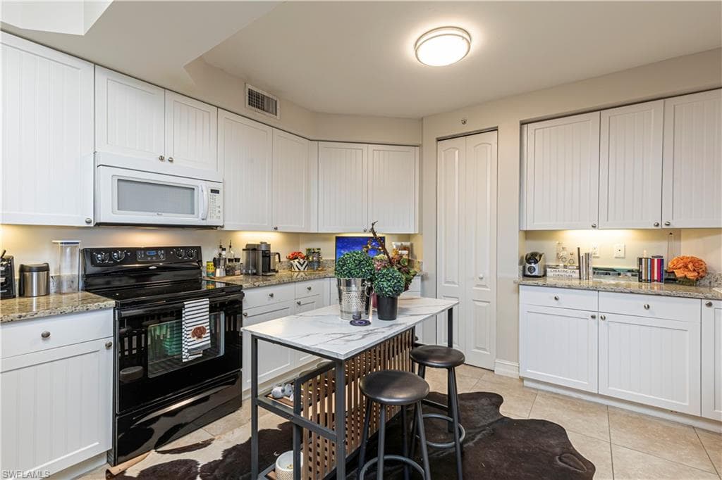 1100 Pine Ridge RD # 400, NAPLES FL 34108-19