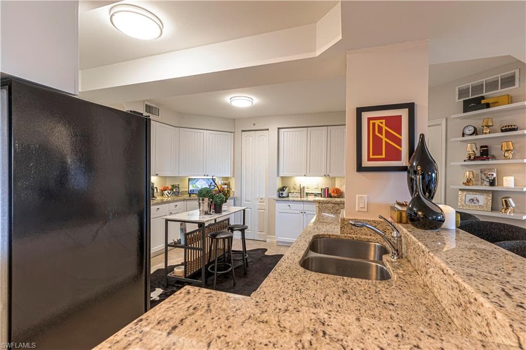 1100 Pine Ridge RD # 400, NAPLES FL 34108-18