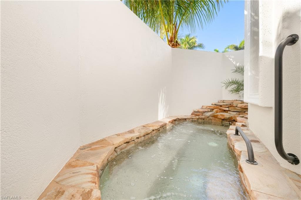 4831 Conover CT, FORT MYERS FL 33908-20