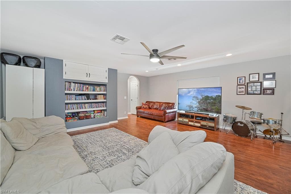 69 Burnt Pine DR, NAPLES FL 34119-30