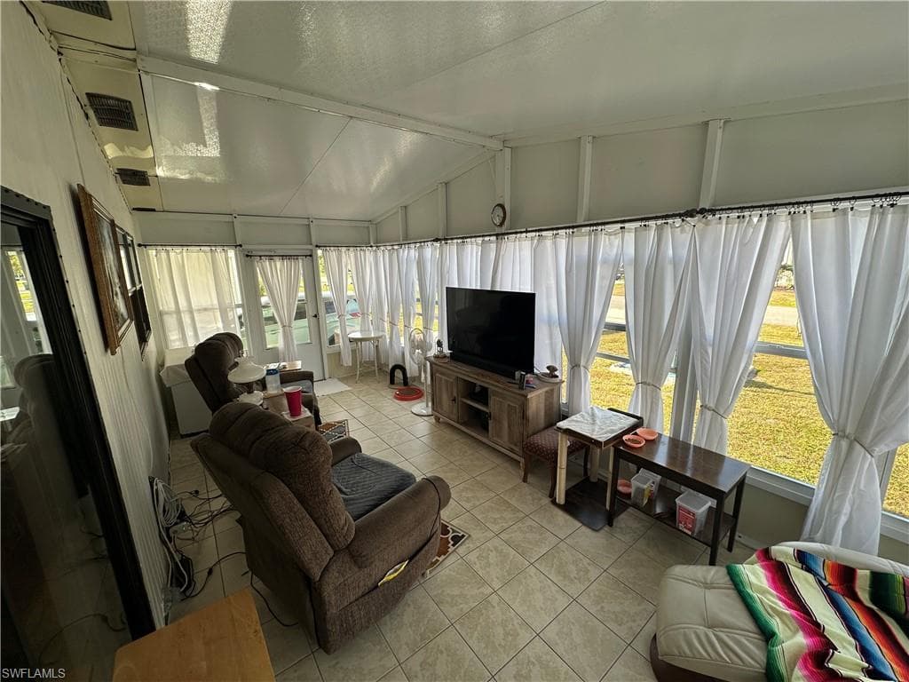 210 Pine Key LN # 210, NAPLES FL 34114-8