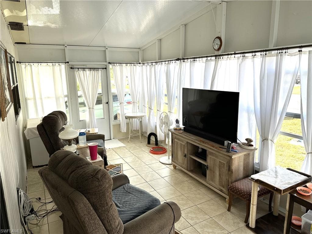 210 Pine Key LN # 210, NAPLES FL 34114-7