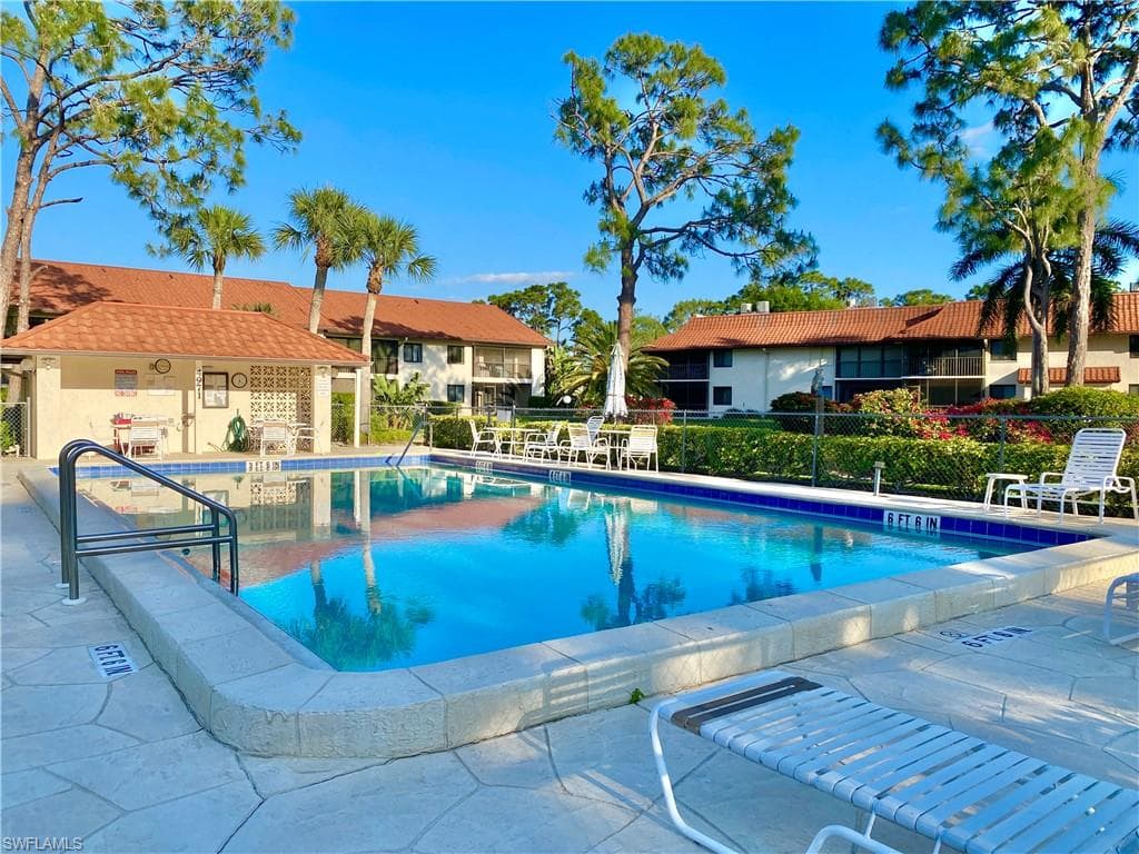 4955 Pepper CIR # 204, NAPLES FL 34113-19