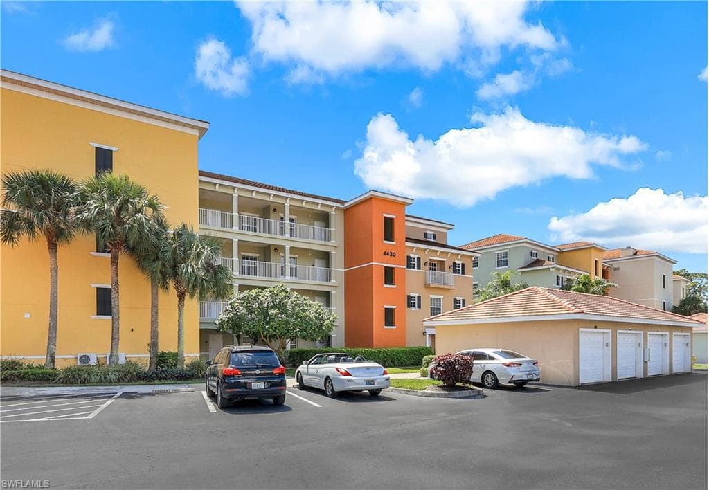 4430 Botanical Place CIR # 305, NAPLES FL 34112-1