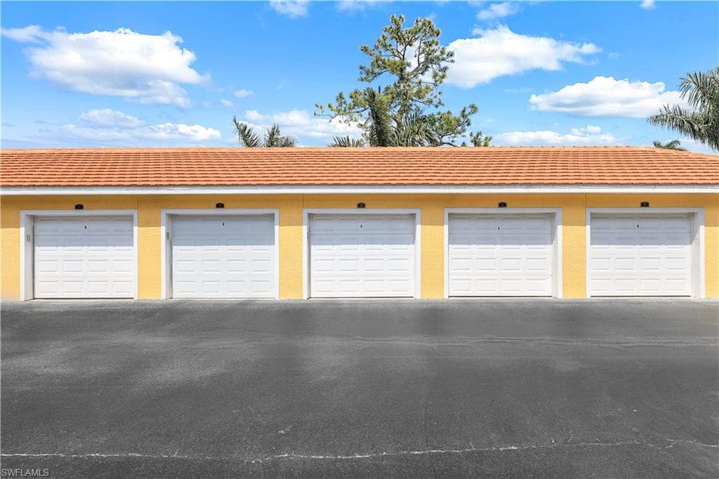 4430 Botanical Place CIR # 305, NAPLES FL 34112-17