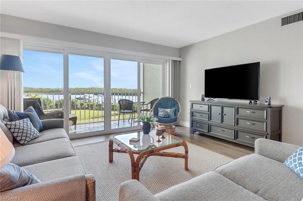 309 Goodlette-Frank RD S # A305, NAPLES FL 34102-2