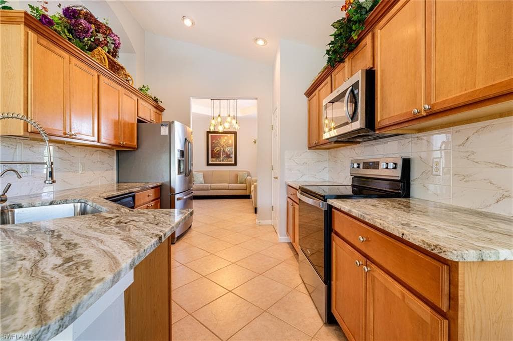 19081 RIDGEPOINT DR # 201, ESTERO FL 33928-9