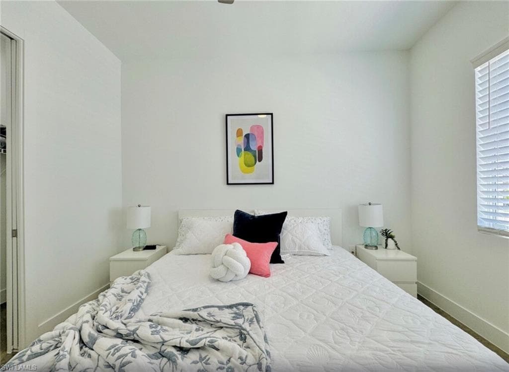 2479 Shadowlawn DR, NAPLES FL 34112-26