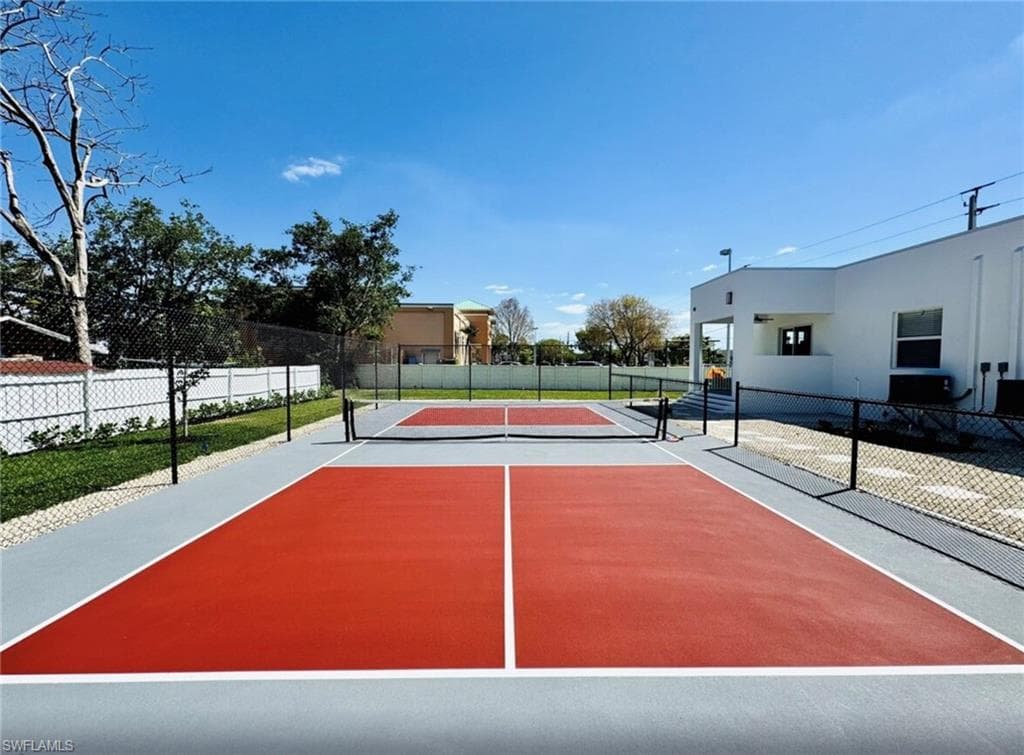 2479 Shadowlawn DR, NAPLES FL 34112-1