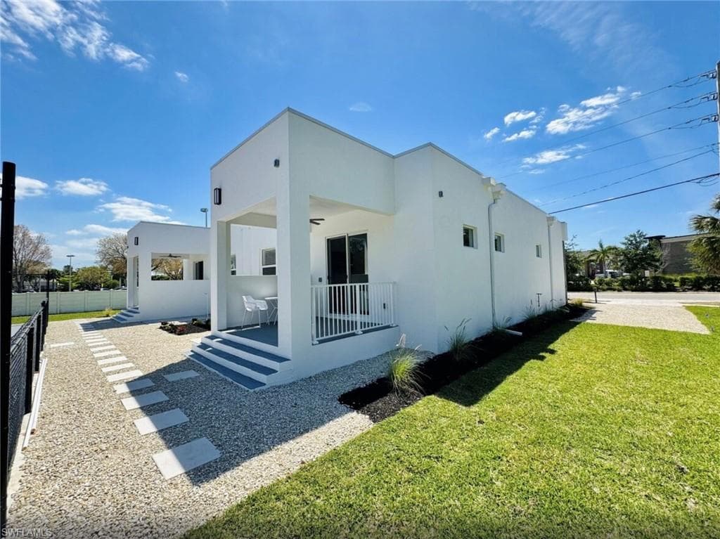 2479 Shadowlawn DR, NAPLES FL 34112-29