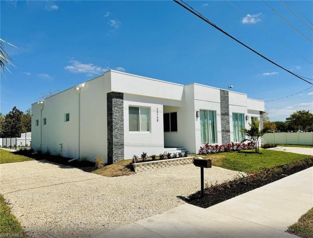 2479 Shadowlawn DR, NAPLES FL 34112-32