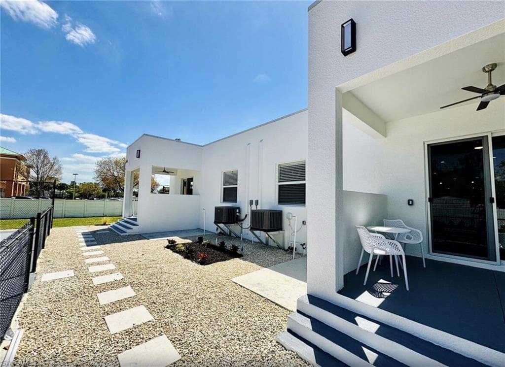 2479 Shadowlawn DR, NAPLES FL 34112-28