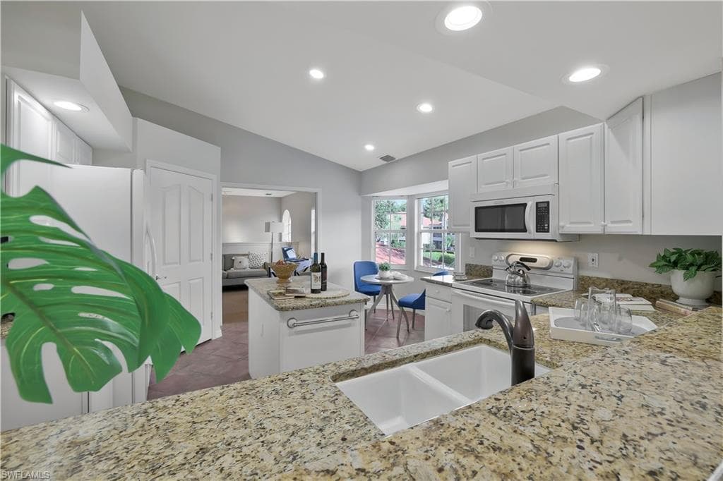 6230 Reserve CIR # 703, NAPLES FL 34119-5