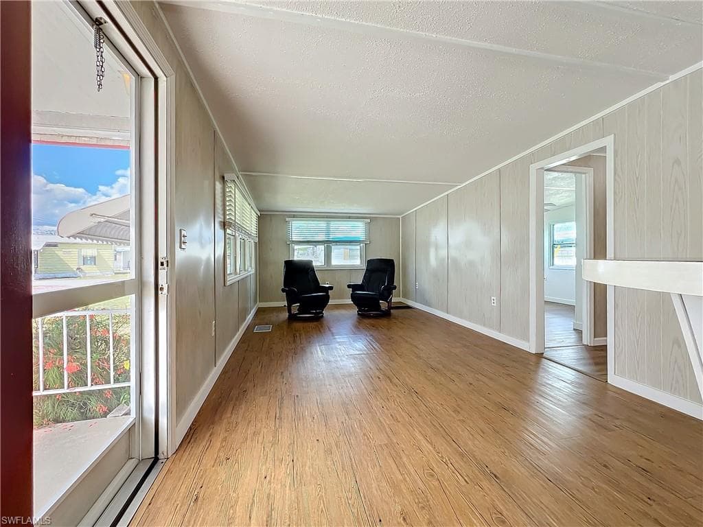 139 Gaslight AVE-5