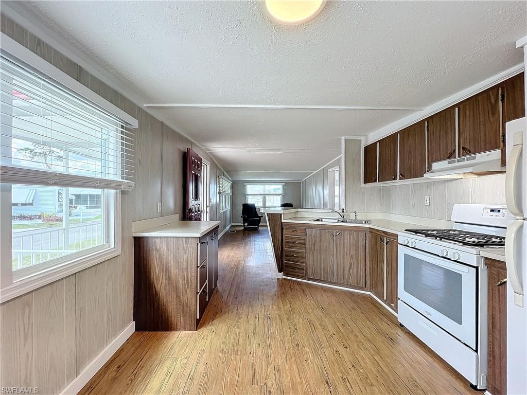 139 Gaslight AVE-15
