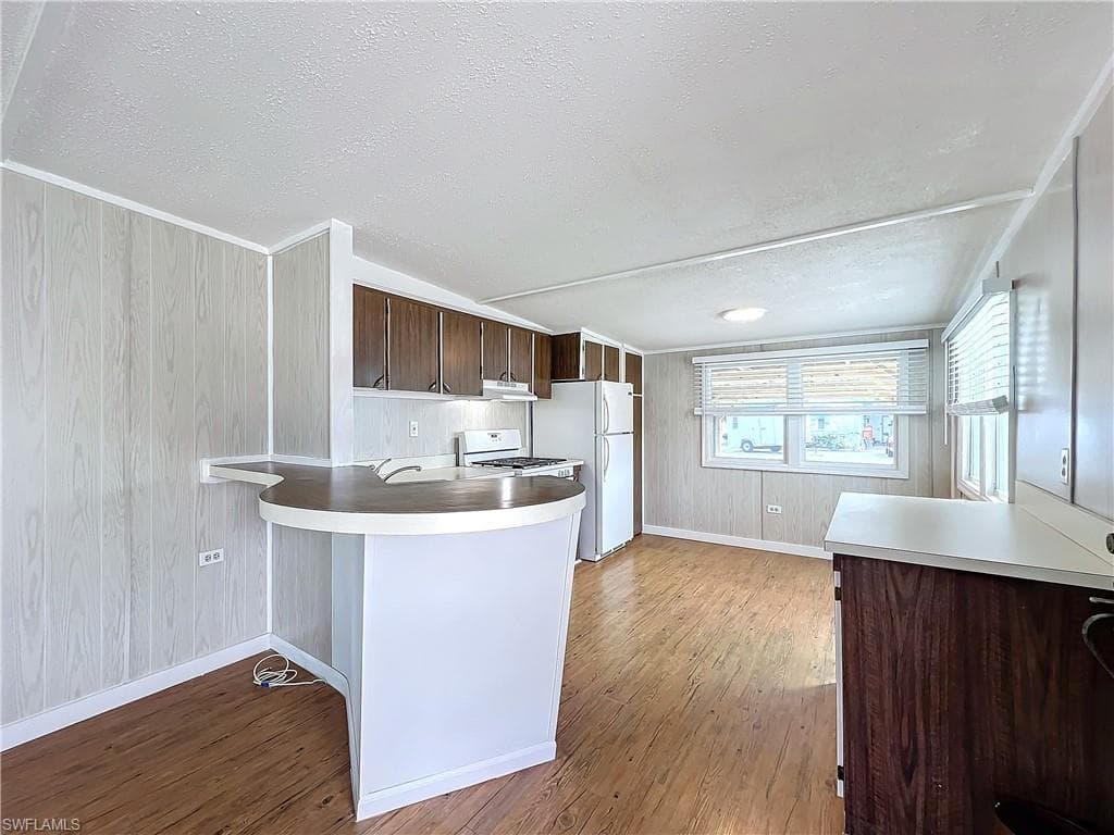 139 Gaslight AVE-11