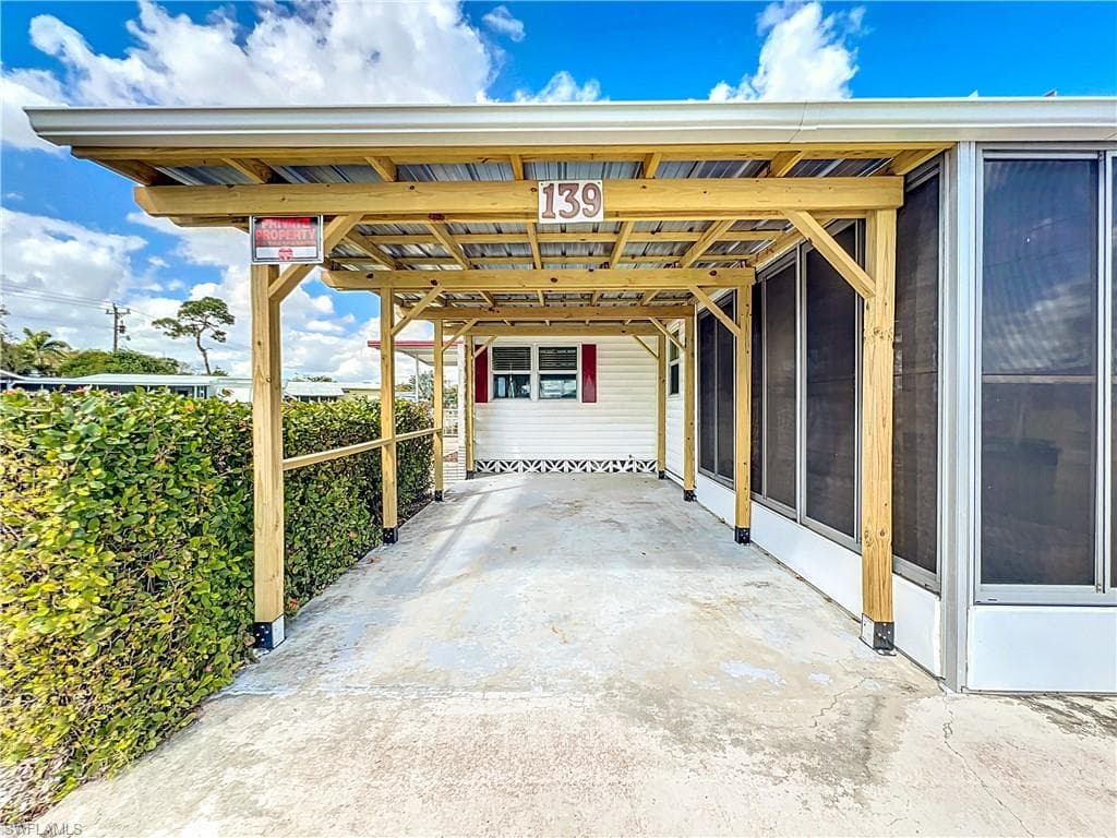 139 Gaslight AVE-2