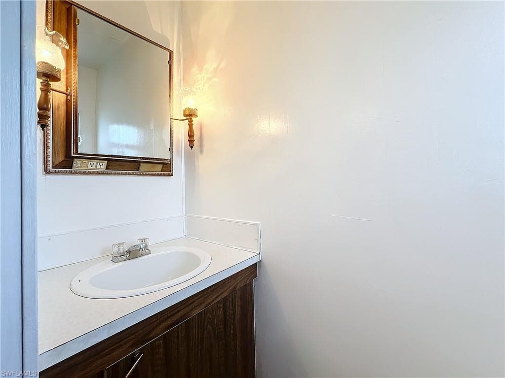 139 Gaslight AVE-31