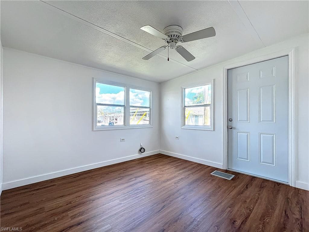139 Gaslight AVE-19