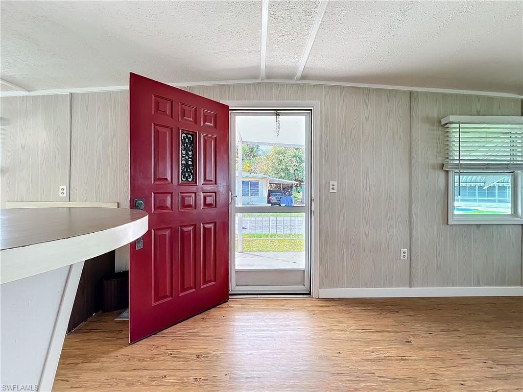 139 Gaslight AVE-8