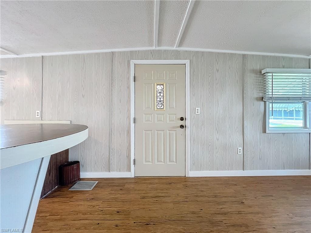 139 Gaslight AVE-9