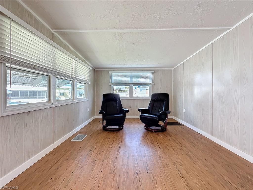 139 Gaslight AVE-18
