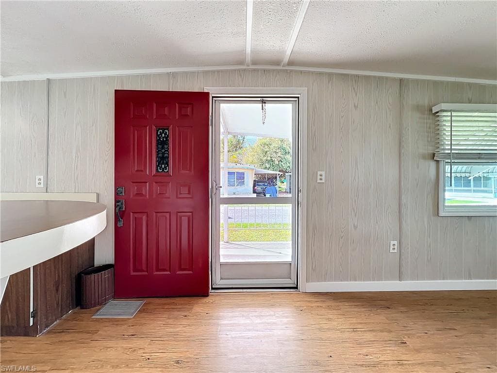 139 Gaslight AVE-7