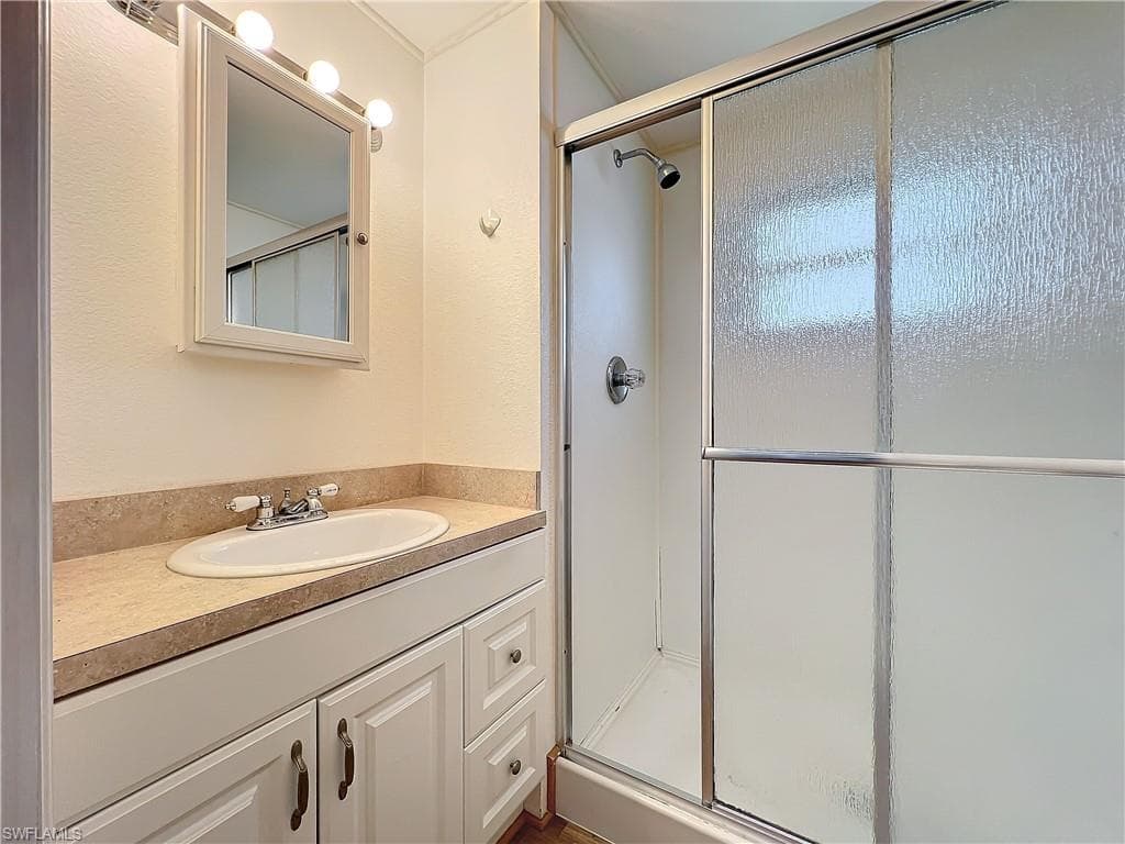 139 Gaslight AVE-24