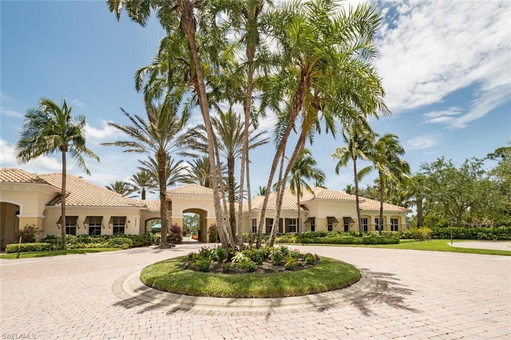 1882 Tarpon Bay DR S # 205, NAPLES FL 34119-30