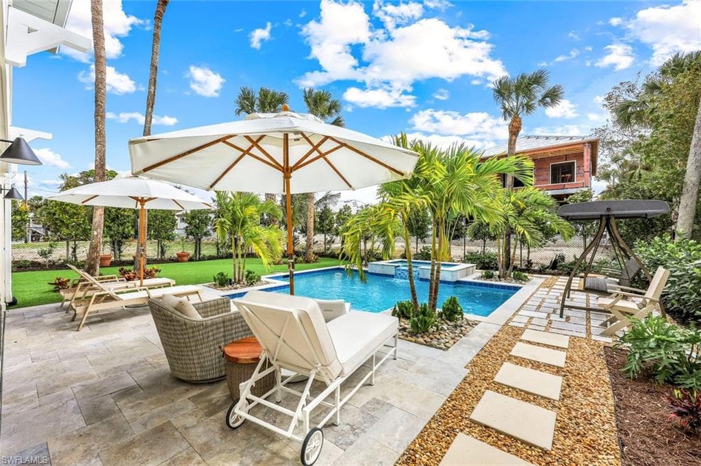 1437 Sandpiper ST, NAPLES FL 34102-22