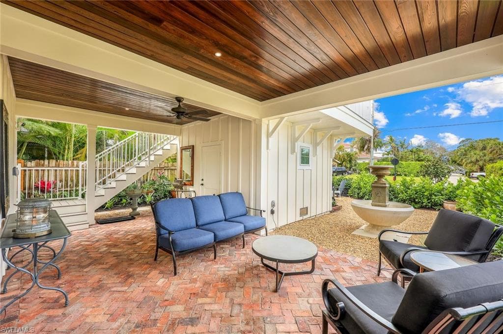 1437 Sandpiper ST, NAPLES FL 34102-5
