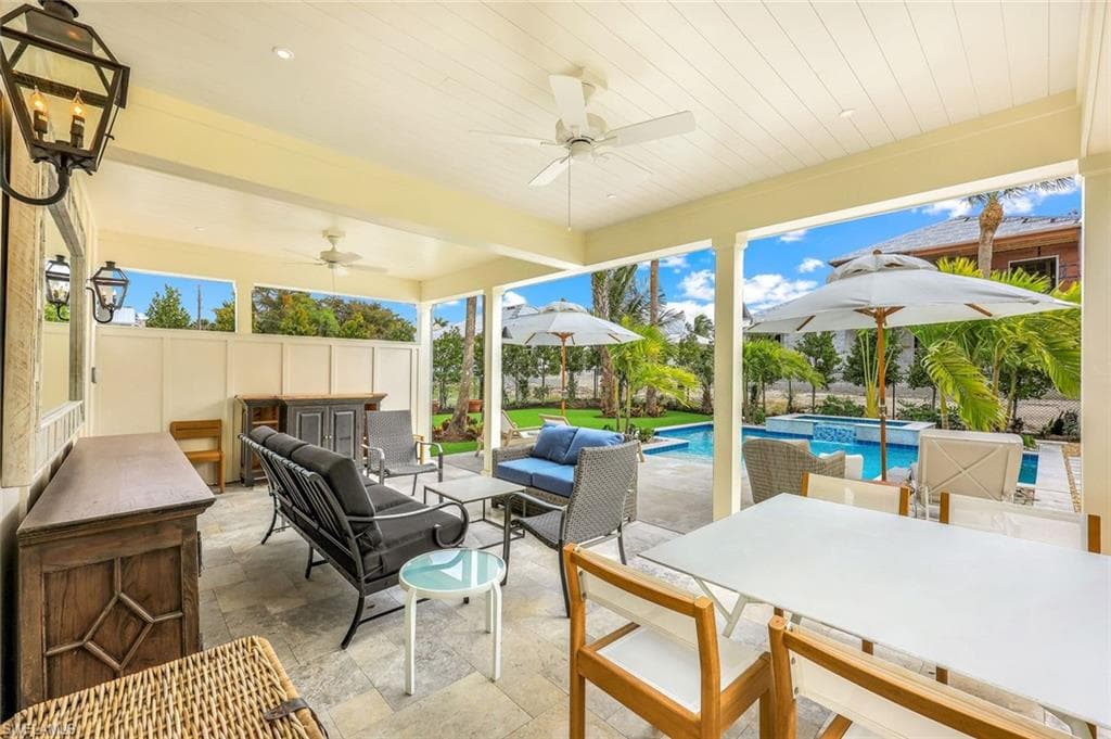 1437 Sandpiper ST, NAPLES FL 34102-19