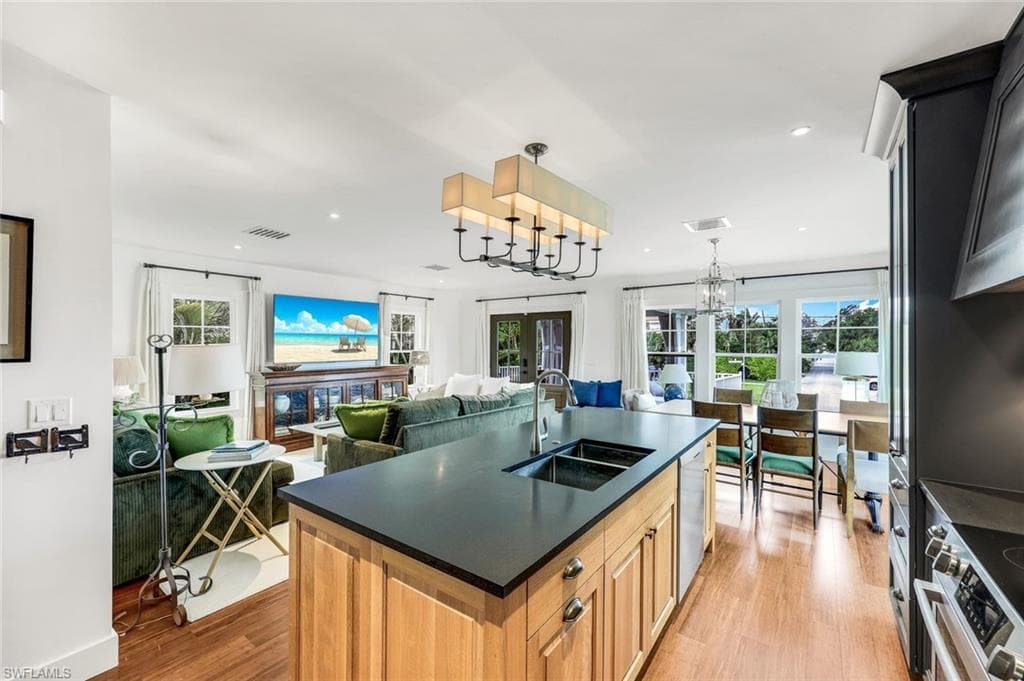 1437 Sandpiper ST, NAPLES FL 34102-13
