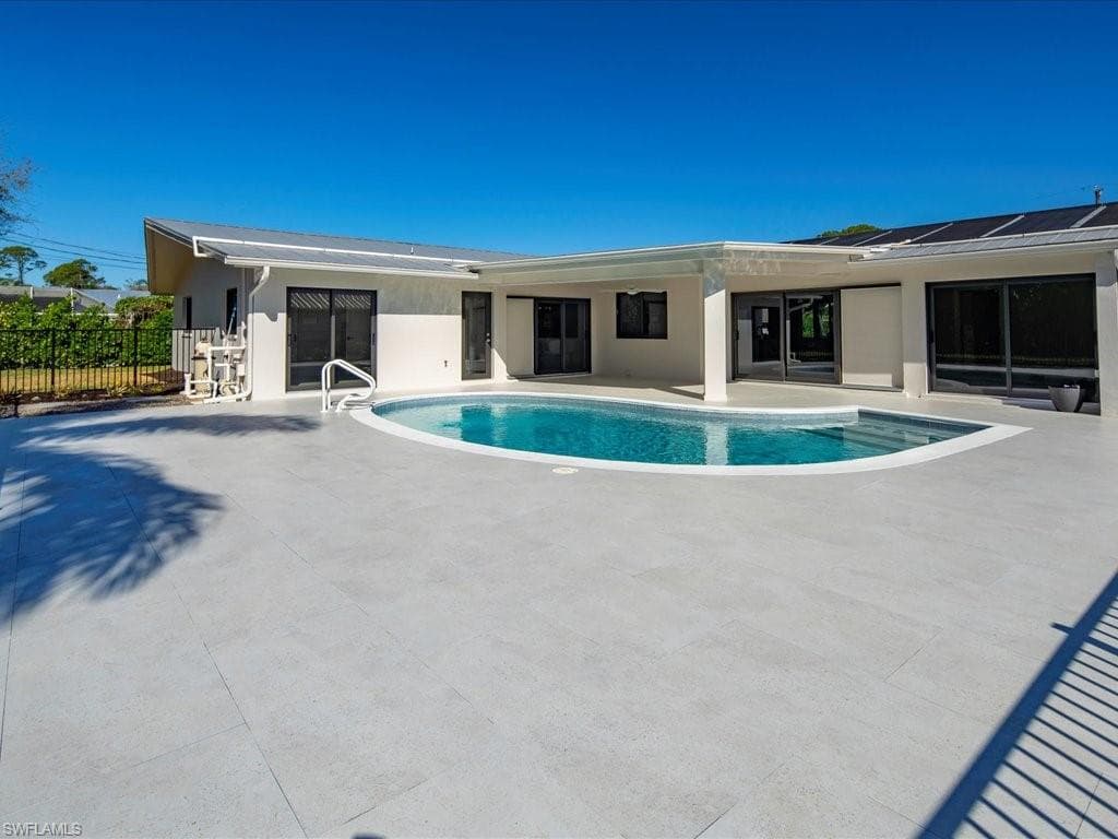 518 Cypress WAY E, NAPLES FL 34110-41