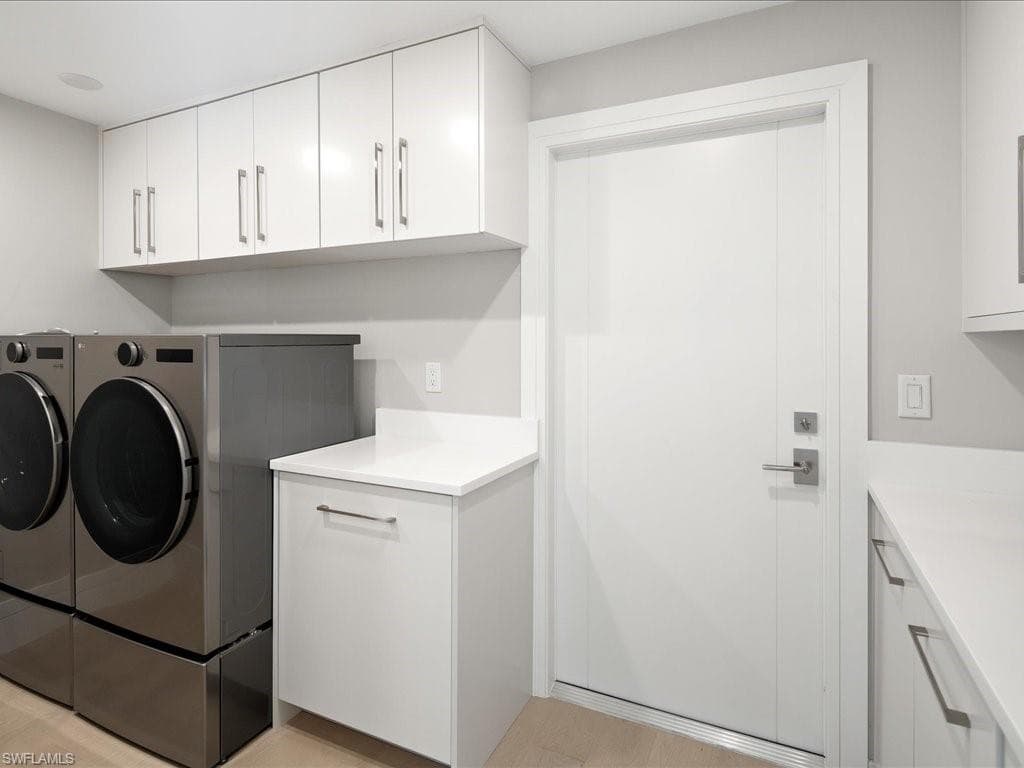 518 Cypress WAY E, NAPLES FL 34110-21