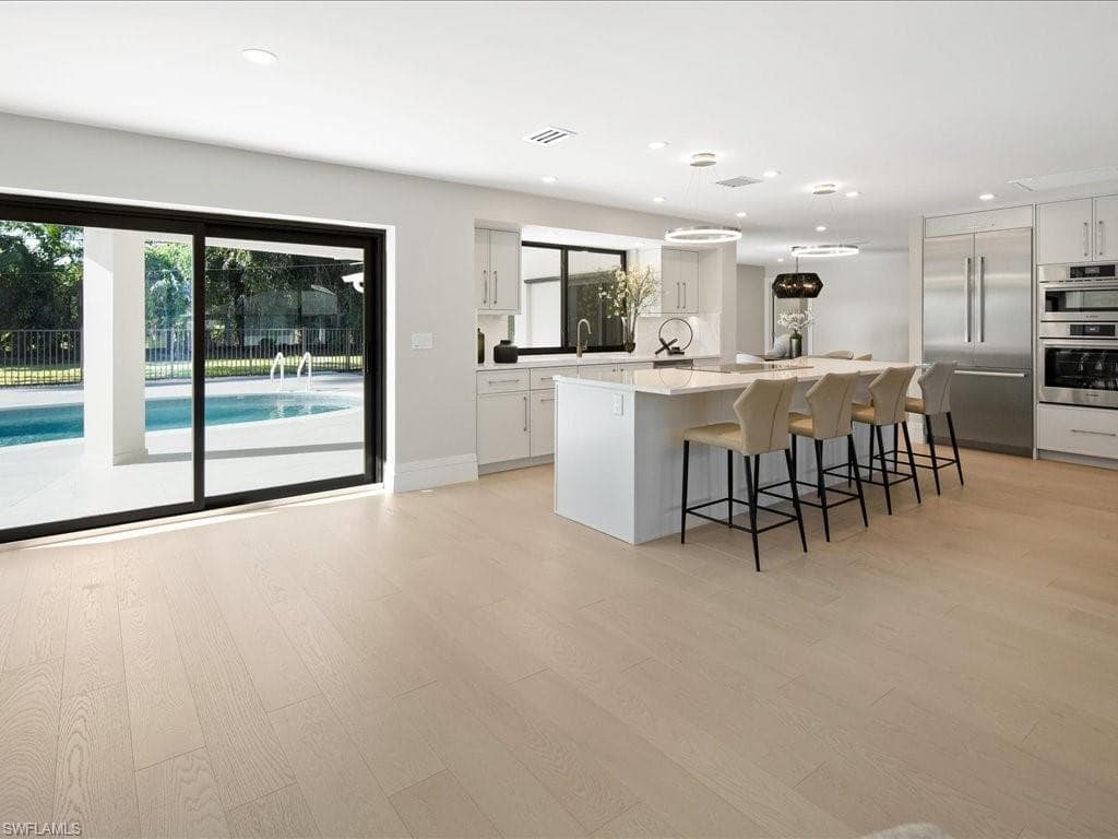 518 Cypress WAY E, NAPLES FL 34110-2