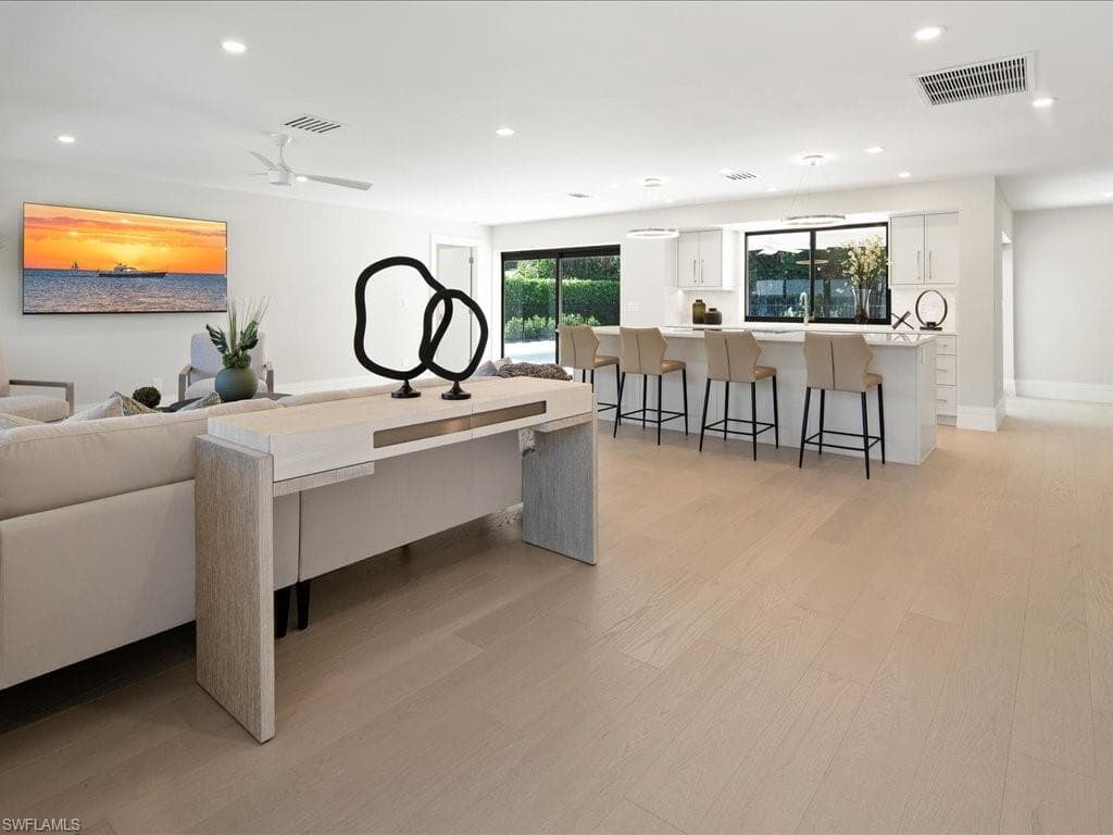 518 Cypress WAY E, NAPLES FL 34110-8