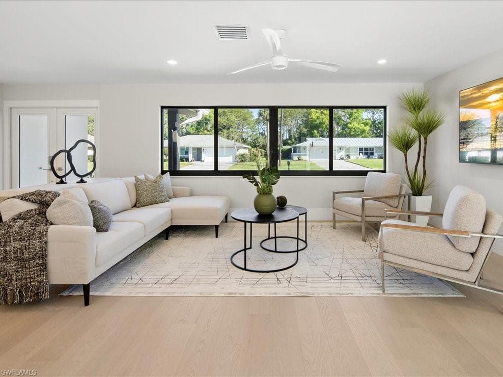 518 Cypress WAY E, NAPLES FL 34110-9