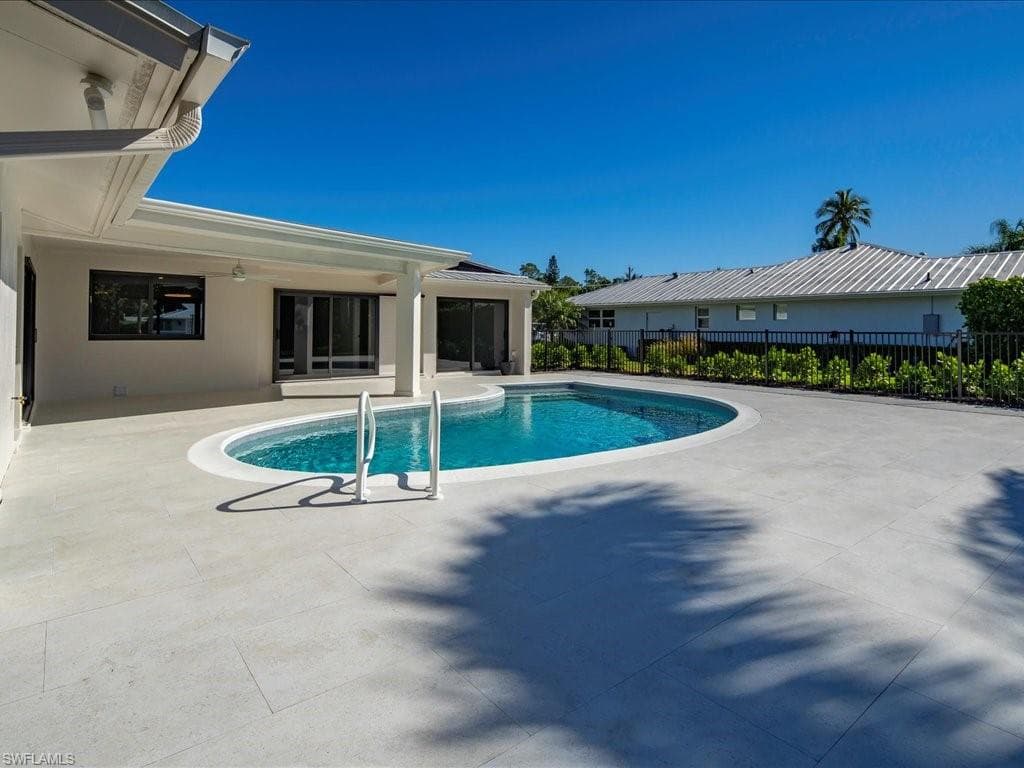 518 Cypress WAY E, NAPLES FL 34110-40