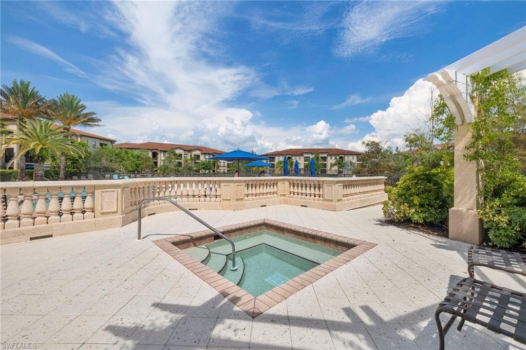 12940 Positano CIR # 204, NAPLES FL 34105-25