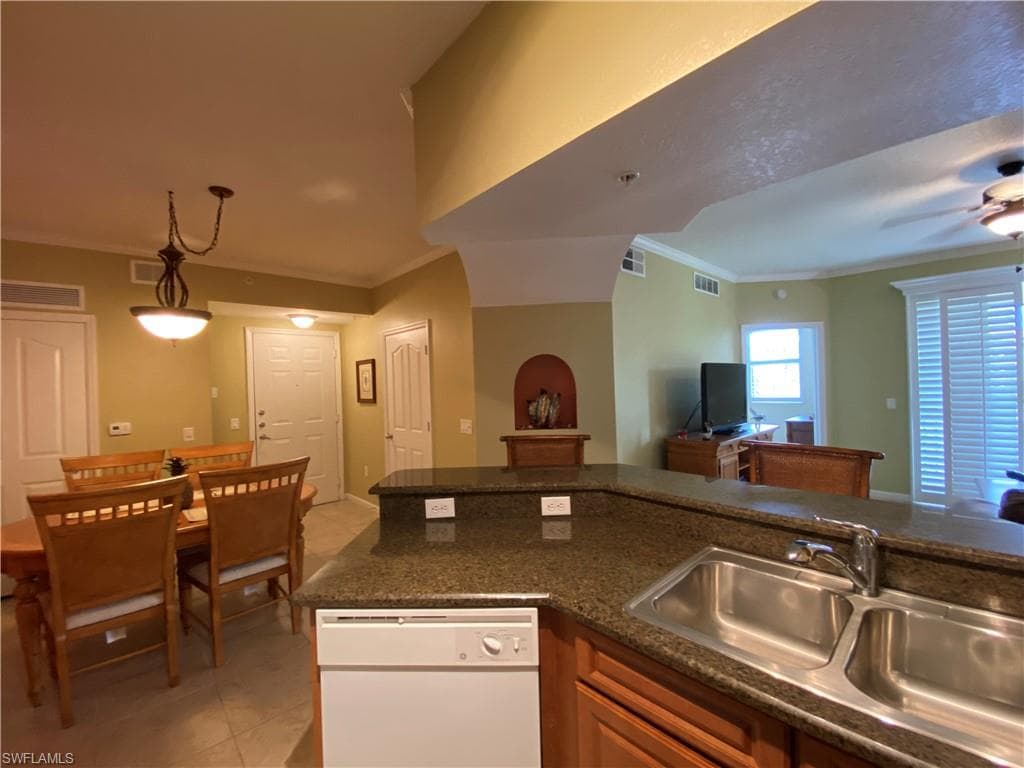 12940 Positano CIR # 204, NAPLES FL 34105-2