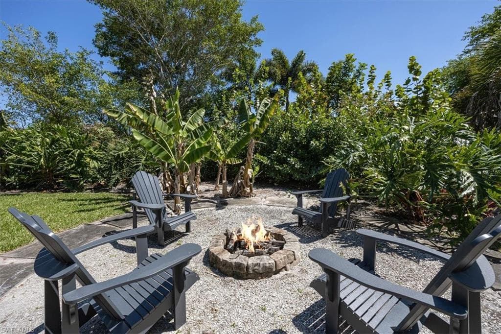136 Old Tamiami TRL, NAPLES FL 34110-21